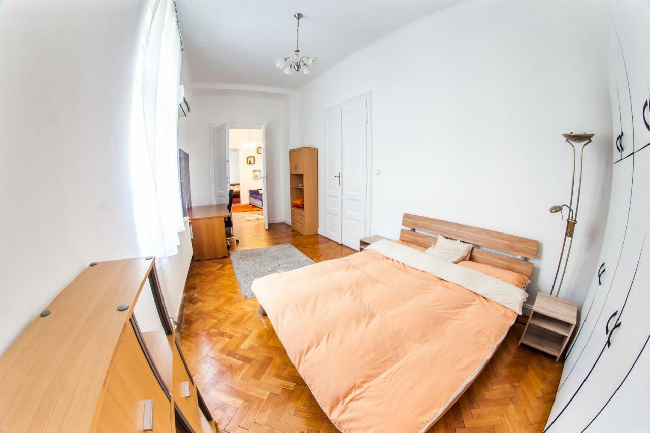 Inner City Apartment 데브레첸 외부 사진