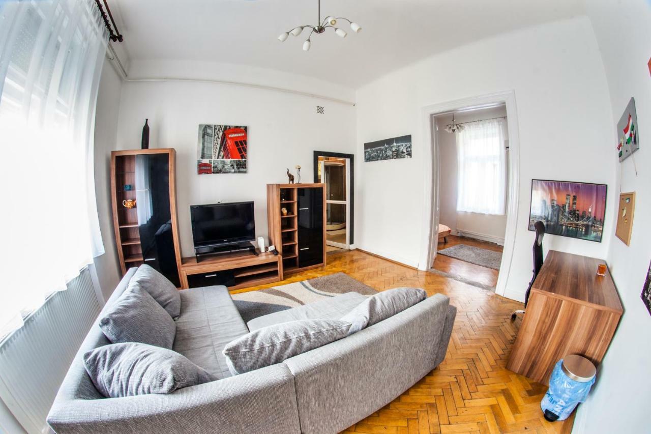 Inner City Apartment 데브레첸 외부 사진